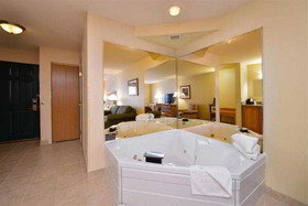 Duluth Inn & Suites Near Spirit Mountain