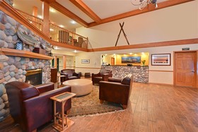 Duluth Inn & Suites Near Spirit Mountain