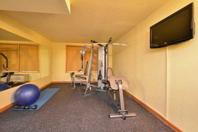 Duluth Inn & Suites Near Spirit Mountain