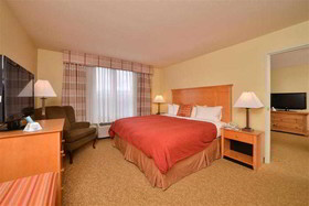 Duluth Inn & Suites Near Spirit Mountain