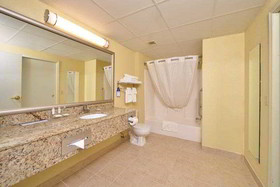 Duluth Inn & Suites Near Spirit Mountain
