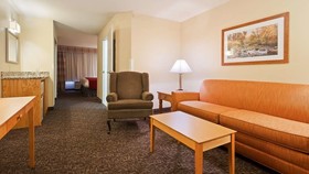 Duluth Inn & Suites Near Spirit Mountain