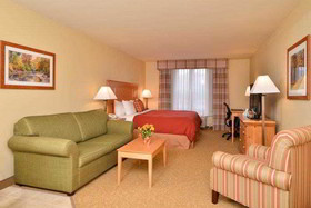 Duluth Inn & Suites Near Spirit Mountain