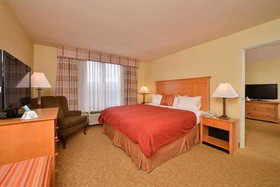 Duluth Inn & Suites Near Spirit Mountain