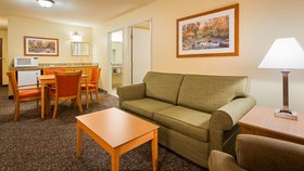 Duluth Inn & Suites Near Spirit Mountain