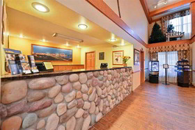 Duluth Inn & Suites Near Spirit Mountain