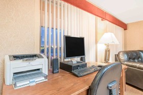 Days Inn & Suites by Wyndham Duluth by the Mall