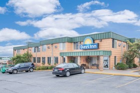 Days Inn & Suites by Wyndham Duluth by the Mall
