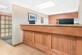 Days Inn & Suites by Wyndham Duluth by the Mall