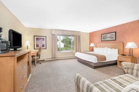 Days Inn & Suites by Wyndham Duluth by the Mall