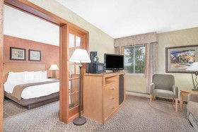 Days Inn & Suites by Wyndham Duluth by the Mall