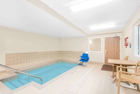 Days Inn & Suites by Wyndham Duluth by the Mall