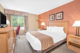 Days Inn & Suites by Wyndham Duluth by the Mall