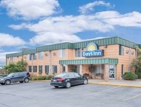 Days Inn & Suites by Wyndham Duluth by the Mall