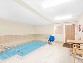 Days Inn & Suites by Wyndham Duluth by the Mall