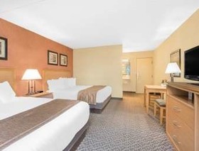 Days Inn & Suites by Wyndham Duluth by the Mall