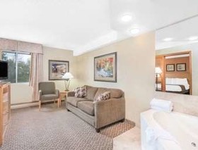 Days Inn & Suites by Wyndham Duluth by the Mall