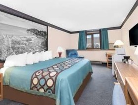 Super 8 by Wyndham Duluth