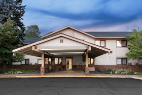 Super 8 by Wyndham Duluth