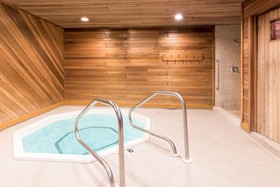Super 8 by Wyndham Duluth