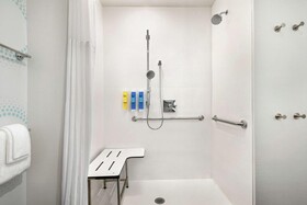 Tru by Hilton Duluth Mall Area