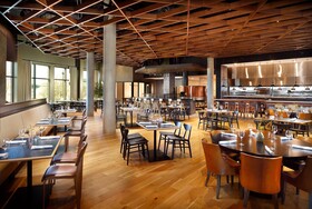Omni Viking Lakes Hotel