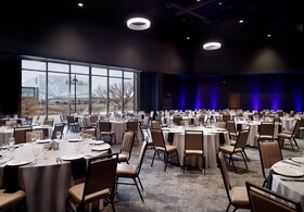 Omni Viking Lakes Hotel