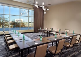 Omni Viking Lakes Hotel