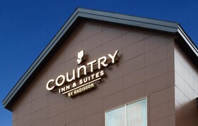 Country Inn & Suites by Radisson, Elk River, MN