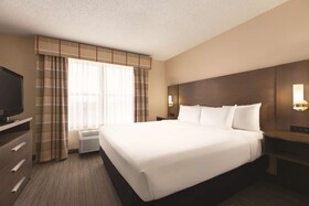 Country Inn & Suites by Radisson, Forest Lake, MN
