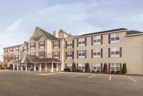 Country Inn & Suites by Radisson, Forest Lake, MN