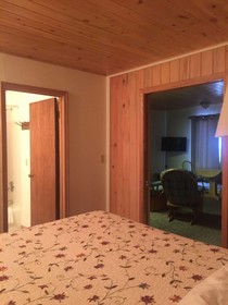 Thomsonite Beach Inn & Suites