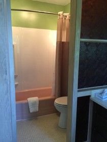Thomsonite Beach Inn & Suites