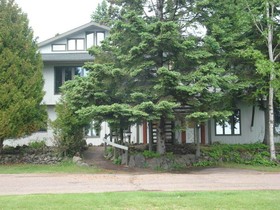 Thomsonite Beach Inn & Suites