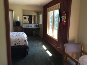 Thomsonite Beach Inn & Suites