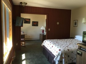 Thomsonite Beach Inn & Suites