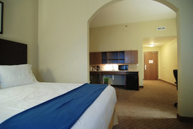 Holiday Inn Express Hotel & Suites Mankato East