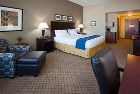 Holiday Inn Express Hotel & Suites Mankato East