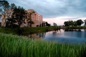 Holiday Inn Express Hotel & Suites Mankato East