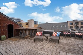 Downtown Rockstar Residence