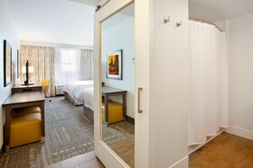 Hampton Inn & Suites - Minneapolis