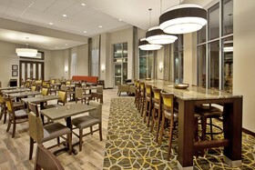 Hampton Inn & Suites - Minneapolis