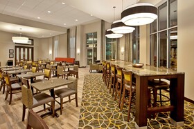 Hampton Inn & Suites - Minneapolis