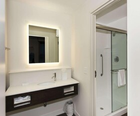 Hampton Inn & Suites Minneapolis University Area