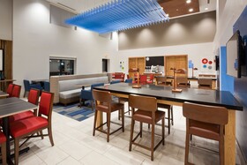 Holiday Inn Express & Suites (Golden Valley)