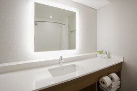 Holiday Inn Express & Suites (Golden Valley)