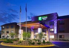 Holiday Inn Express & Suites (Golden Valley)