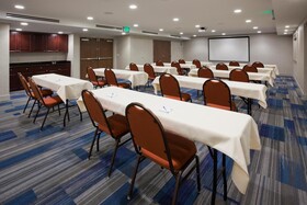 Holiday Inn Express & Suites (Golden Valley)