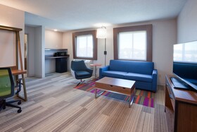 Holiday Inn Express & Suites (Golden Valley)