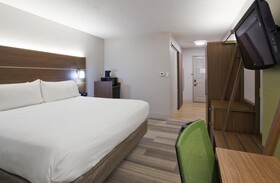 Holiday Inn Express & Suites (Golden Valley)